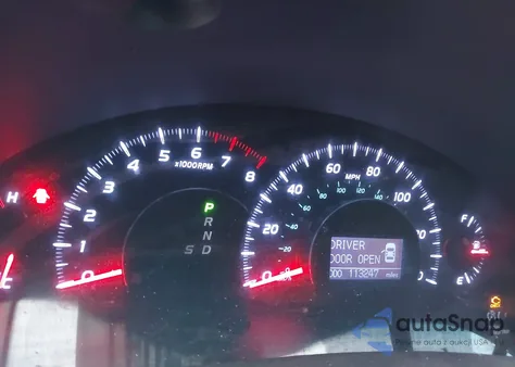 2010 Toyota Camry Xle z USA, uszkodzony, nr VIN 4T4BF3EK3AR058960